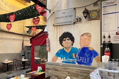 Maradona zie je hier overal. © Ajax Life