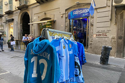 Dus ook bij de fanshop van Napoli. © Ajax Life