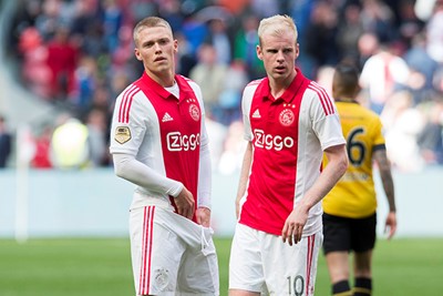2014/15: Prima kraagje, maar die strepen op de zijkant blijven meh... © AFC Ajax