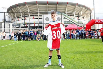Deze geluksvogel wint een shirt van Bouwman! © De Brouwer
