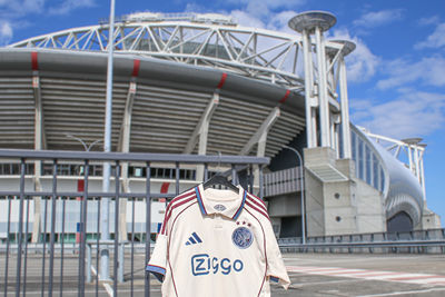 Hopelijk zien we de spelers vlammen in dit shirt. © Ajax Life