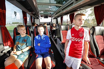 Even spieken in de spelersbus van Ajax. Hoe zit de stoel van Antony? © Pro Shots