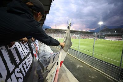 De avond valt over Sion. Dat levert fraaie beelden op. © De Brouwer