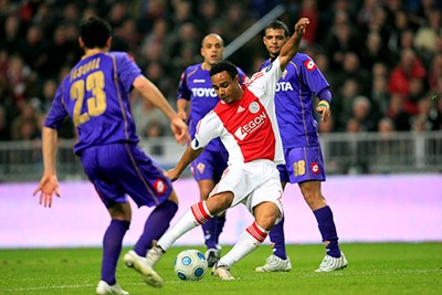Leonardo maakt de Arena gek met een onwijs belangrijke treffer tegen Fiorentina. © Pro Shots