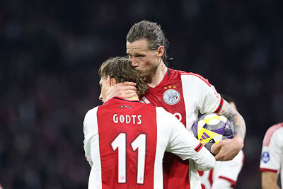 Kusje voor de gever van de assist. © De Brouwer