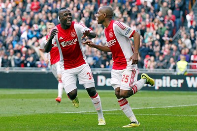 2013/14: Juichen met De Sa en Serero. © AFC Ajax