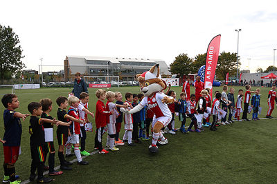 Kijk eens wie we daar hebben! © De Brouwer