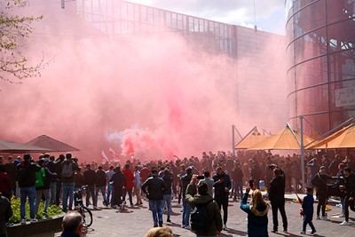 Amsterdam vaardigde geen noodverordening af naast het stadion. © De Brouwer