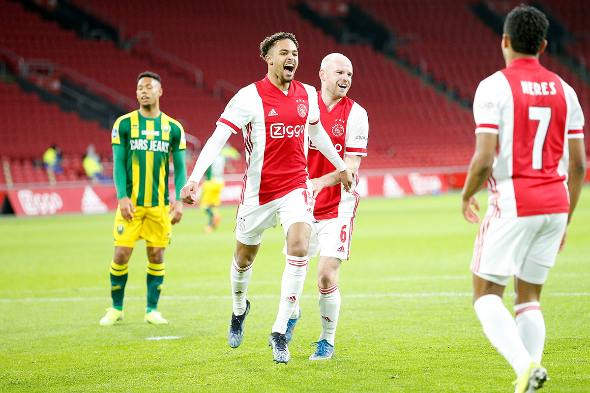 Rensch deelt hartjes uit en raast er ook in ons fotoverslag op los