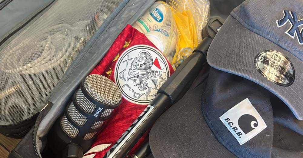Blog: Grondige ‘podcastcheck’ door beveiliging op Schiphol