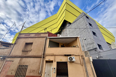 Je zou het niet zeggen, maar rechts is de ingang van het uitvak. © Ajax Life