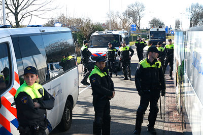 Wachten duurt lang. Waar kunnen we terecht om te demonstreren? © De Brouwer