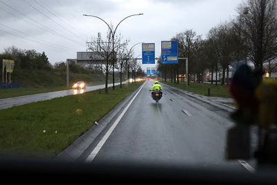 Oom agent begeleidt ons. © De Brouwer