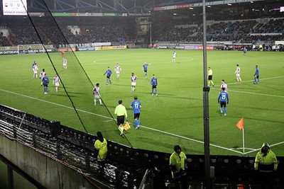 In de tweede helft gaat Ajax steeds meer drukken... © De Brouwer