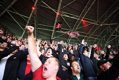 Van Ajax Amsterdam! Taylor prikt raak vanaf elf meter! © De Brouwer