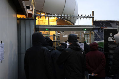 Hup, naar binnen! © De Brouwer