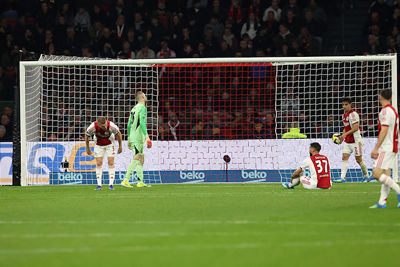 FC Twente maakt de 1-2. De tweede plek is serieus klaar. © De Brouwer