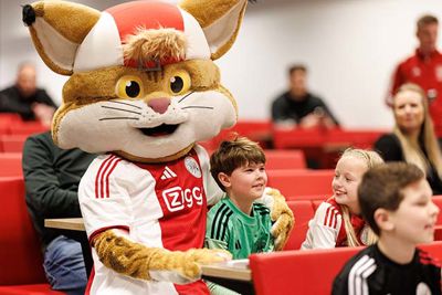 Snel zitten, want de spelers komen eraan. © Pro Shots