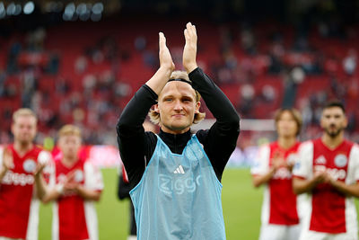 Nog geen minuten voor Dolberg, maar wel een hartelijk welkom. © De Brouwer