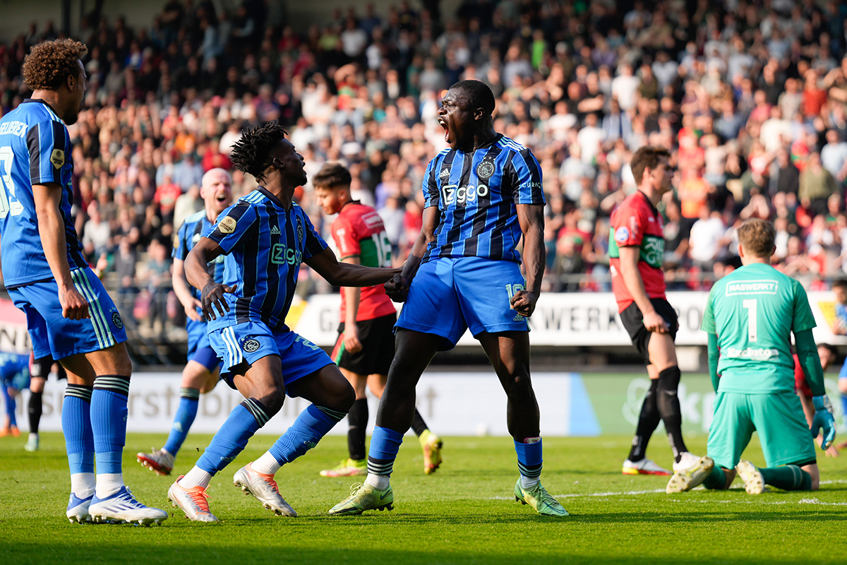 Brobbey brult het uit op wallpaper vol passie