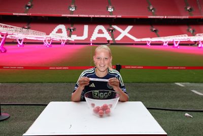 En zij naar de klassieker! © De Brouwer