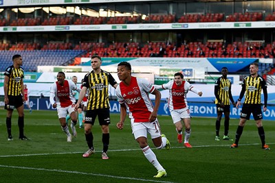 Je zou het bijna vergeten, maar tegen Vitesse besliste Neres de bekerfinale. © Pro Shots