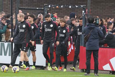 Daar zijn ze. Klaassen voorop, zoals altijd. © SV Ajax