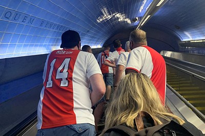 Ajacieden gaan ondergronds voor de tocht naar het stadion © Ajax Life
