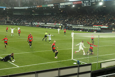 Koud kunstje voor Hlynsson en hangen! © De Brouwer