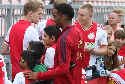 Wanneer zet Timber zijn handtekening onder een verbeterd contract? © SV Ajax