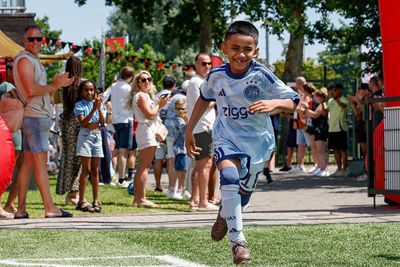 Haha, hij ook! Kijk dat gezichtje. Blij! © Pro Shots