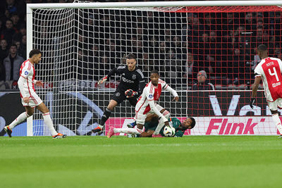 Chaos voor de neus van Ramaj, waarna Kramer raak prikt. © De Brouwer