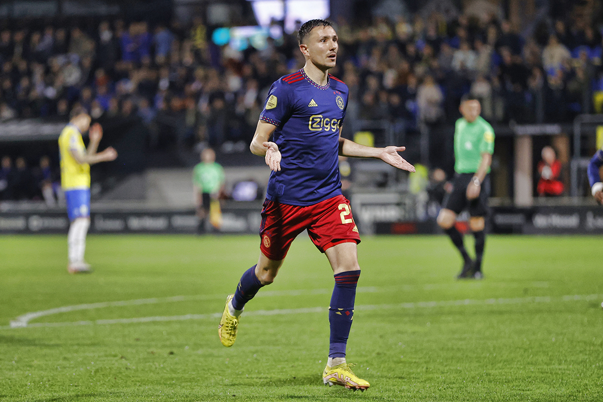 Berghuis gaat na fraaie treffers in op schieten buiten de zestien