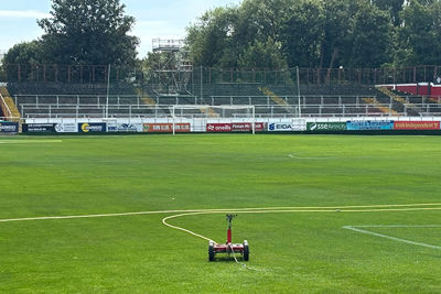 De ‘sprinklerinstallatie’ op Tolka Park. © Ajax Life
