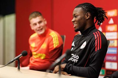 Konadu verklapt dat hij soms wel erg laat gaat slapen. © Pro Shots