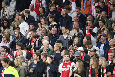 Zij zien Excelsior langszij en erna op voorsprong komen... © De Brouwer