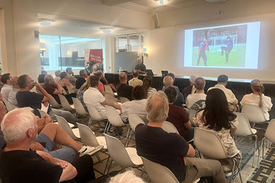 In deze Ajaxloze periode voelt dit als een heerlijke clubinjectie voor de Ajaxjunk. © Ajax Life