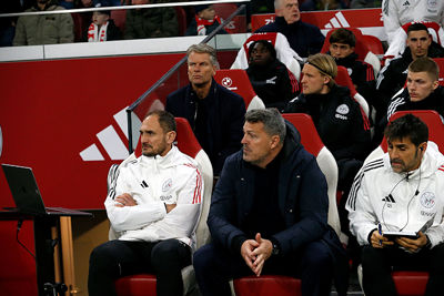 Garcia debuteert op de Ajaxbank. © De Brouwer