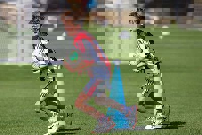 Deze jongeman gaat als de brandweer. © De Brouwer