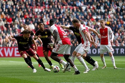 Ajax speelt zowaar vrij solide. © De Brouwer