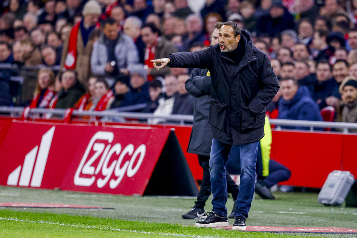Van ’t Schip: ‘Ajax moet stabieler worden om druk écht op te voeren’