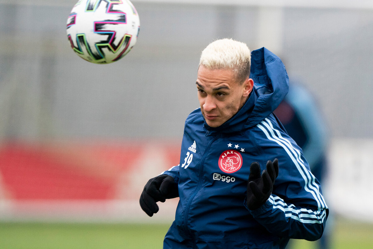 Kappers Balen Flink Van Voetballers Met Frisse Kapsels