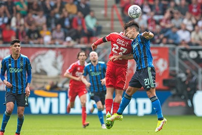 Ajax laat Twente in de duels komen, precies wat de thuisploeg wil. © Pro Shots
