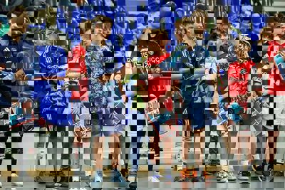 De winnaars worden omgeroepen, dus zijn er felicitaties. © Pro Shots