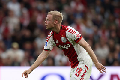 Davy kijkt zijn lobje na... Gaat de bal erin? © De Brouwer