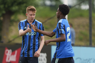 Hlynsson zorgt met een rake kopbal voor het slotakkoord. © Pro Shots