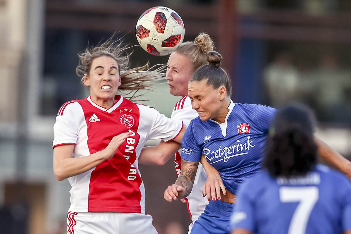 Van den Bighelaar maakte het de Twente-defensie moeilijk. © Pro Shots