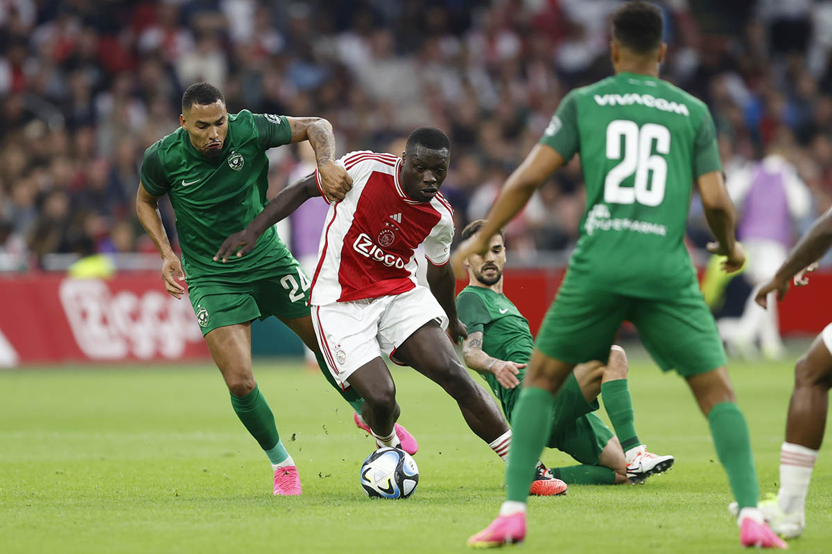 Dit valt op terwijl slaapverwekkend Ajax ‘klus klaart’ tegen Ludogorets