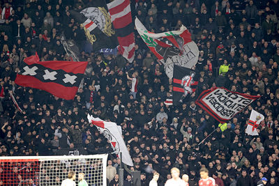 Het publiek staat meteen achter de ploeg, maar... © De Brouwer