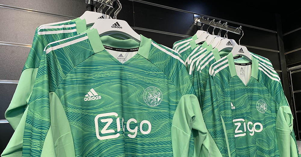 Keepersshirt met klassieke logo nu in Ajax Fanshop!
